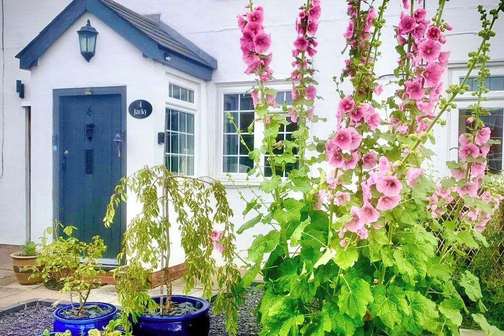 18th Century Cosy Cottage with Stunning Views — 4-Star Luxury Hotel in Stratford-Upon-Avon, United Kingdom