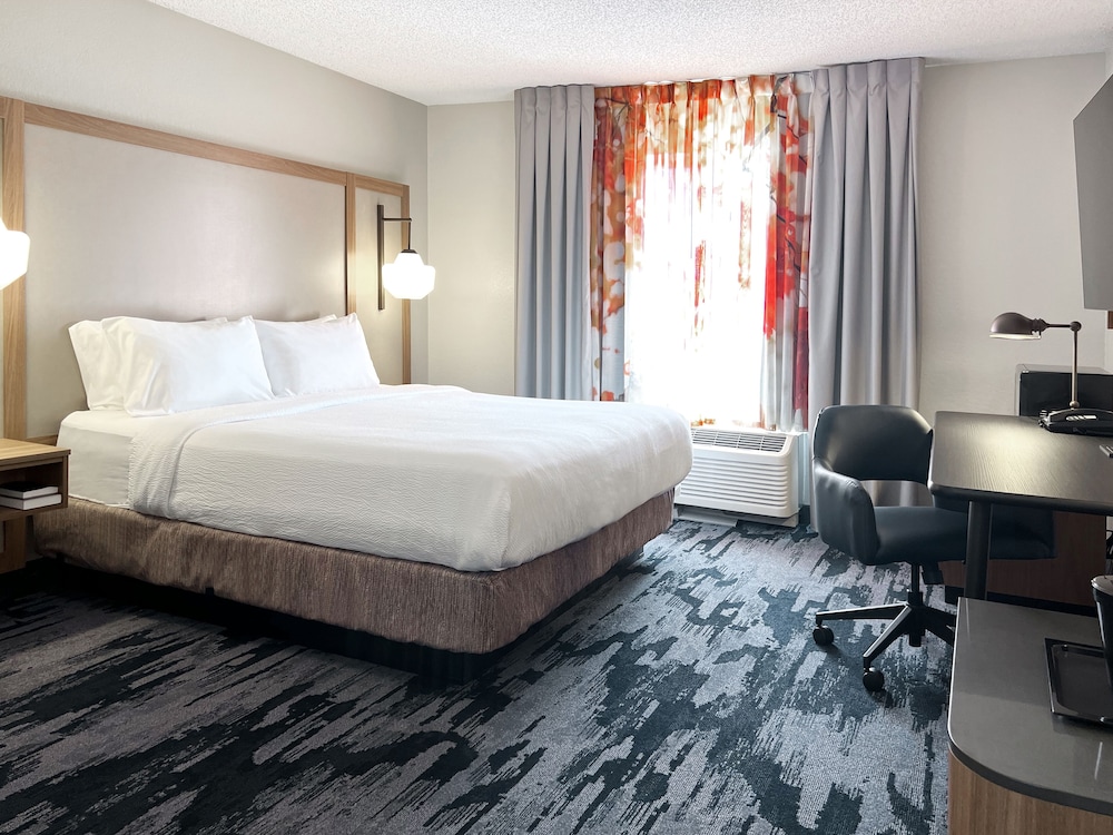 Fairfield Inn & Suites by Marriott Rogers - photo 10