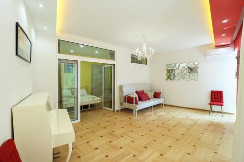 Unique 3 Apt Combo for 6 Guests by Wehost