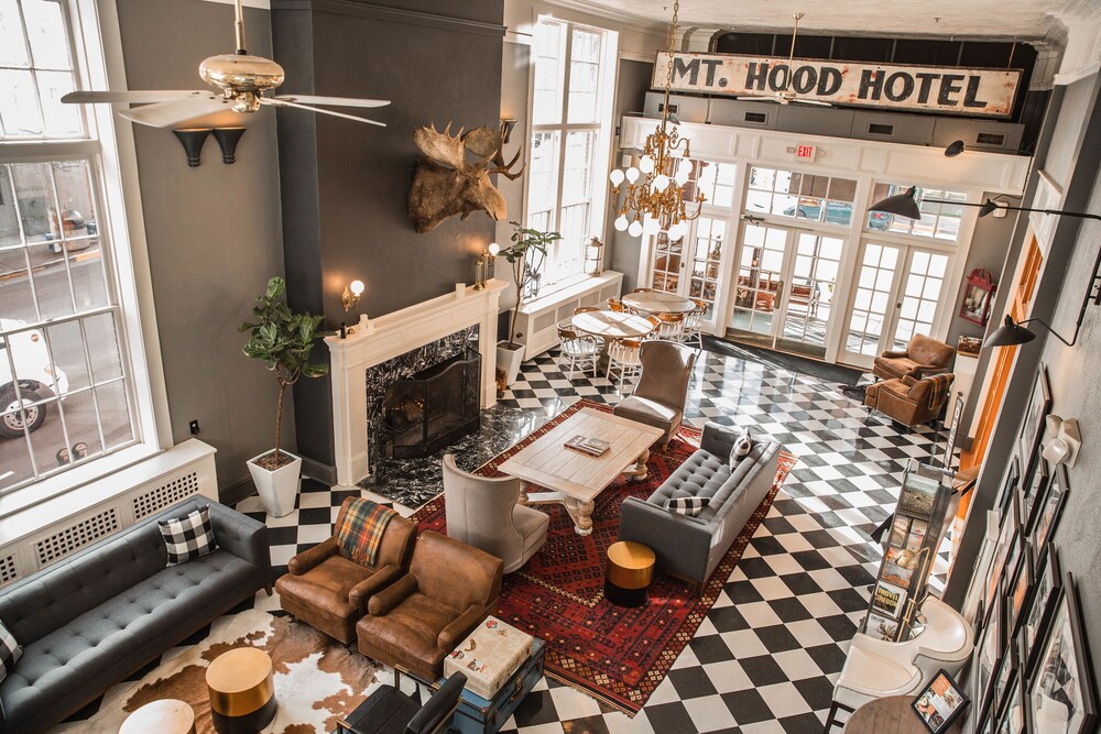 Hood River Hotel - carbon neutral hotel in Hood River