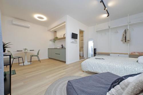 Charm Apartment San Giovanni — 4-Star Luxury Hotel in Rome, Italy