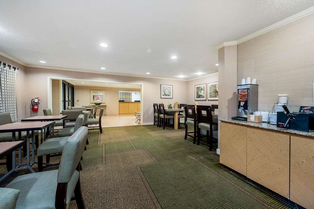 La Quinta Inn & Suites by Wyndham Mansfield OH - photo 44