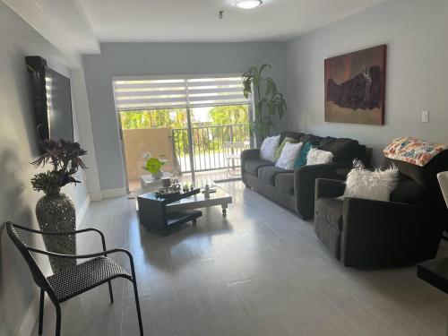 Sunny isles Escape 1BR Condo Steps from the Beach — 4-Star Luxury Hotel in Sunny Isles Beach, United States