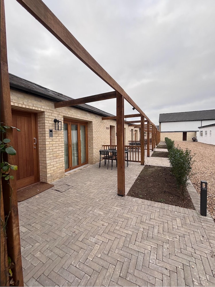 The Stables At Minstrel Court — Royston