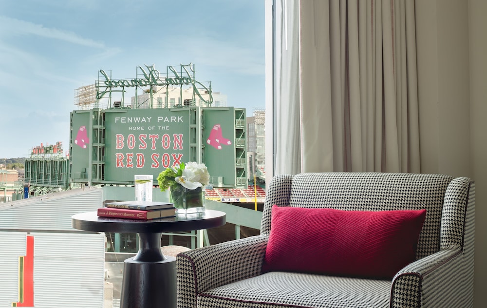 Hotel Commonwealth - photo 18