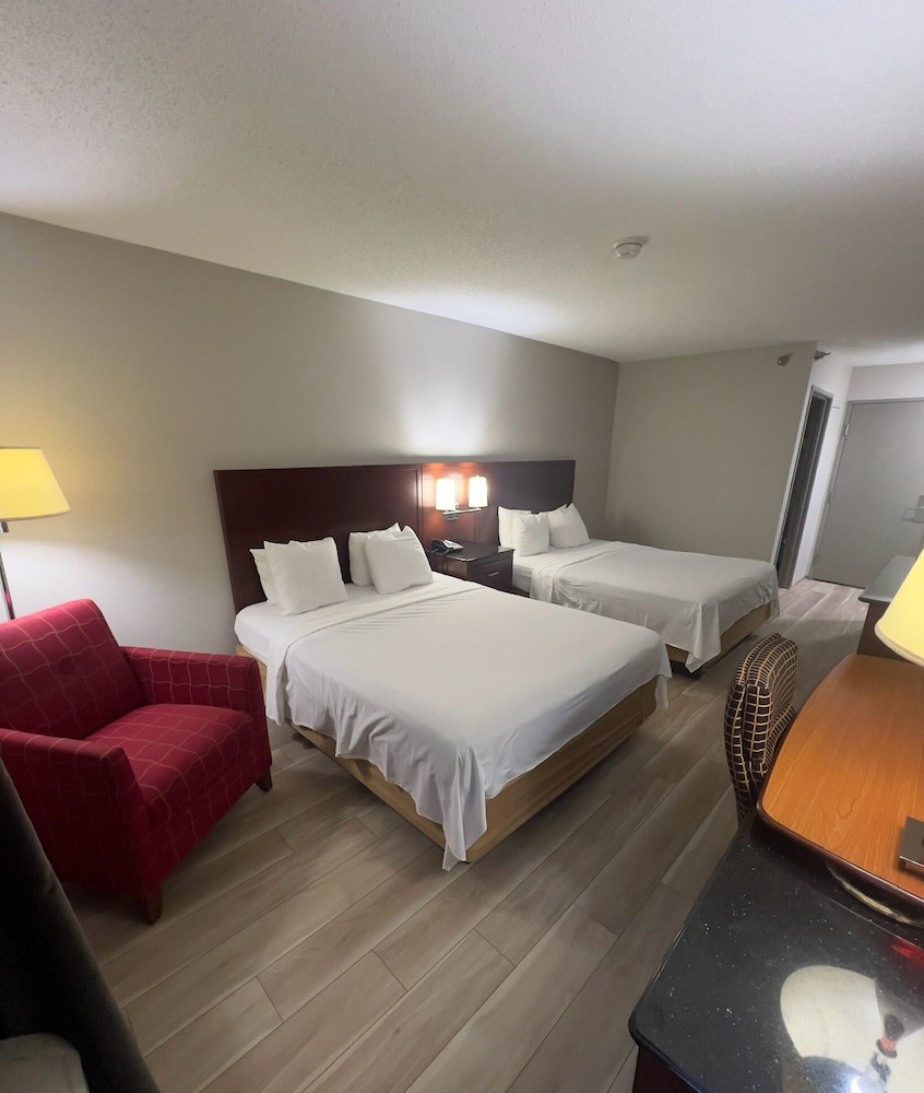 Days Inn by Wyndham Great Lakes Naval Base - photo 13