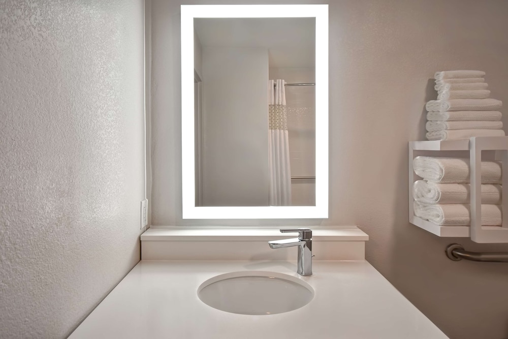 Hampton Inn Potomac Mills Woodbridge - photo 19