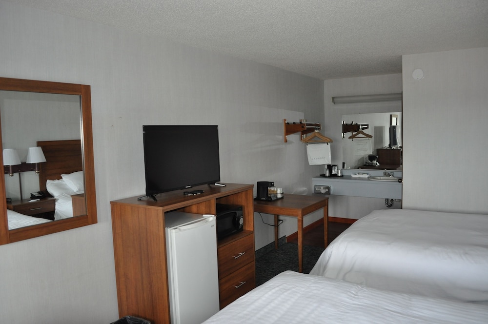 Super 8 by Wyndham Petoskey - photo 5