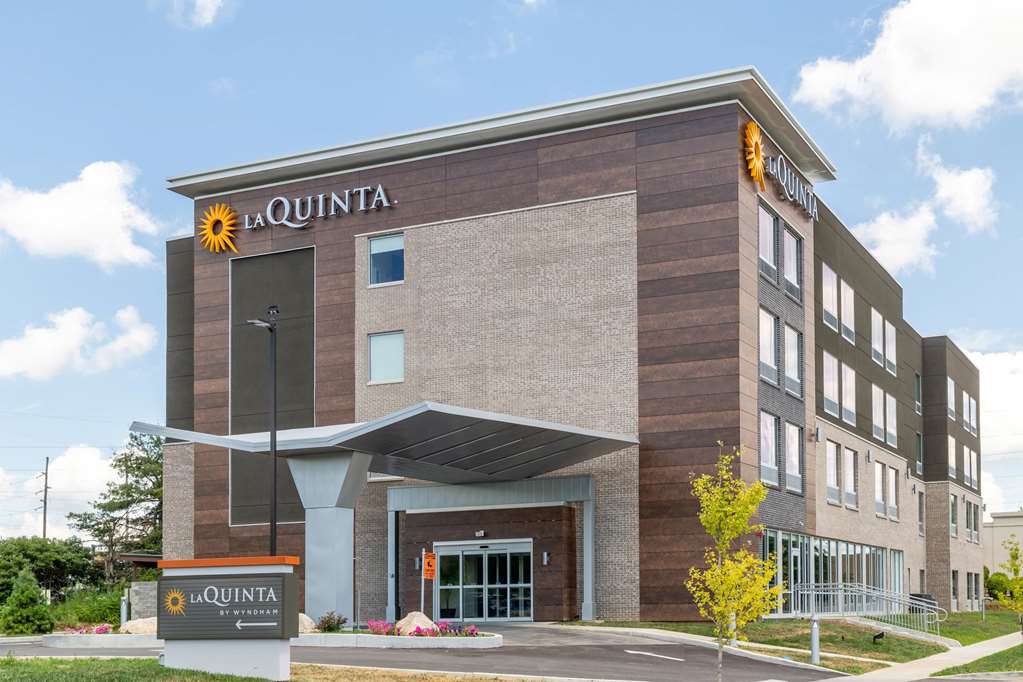 La Quinta Inn & Suites by Wyndham Bloomington in Bloomington, United States
