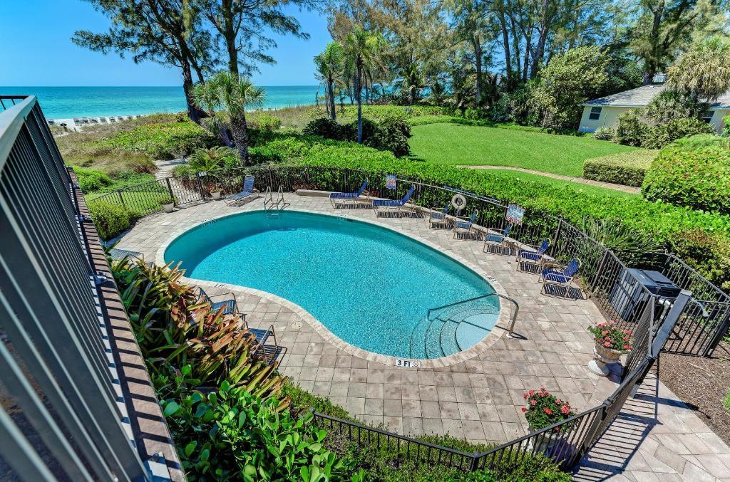 Sea Grape Inn8 Beachfront Property — 4-Star Luxury Hotel in Longboat Key, United States
