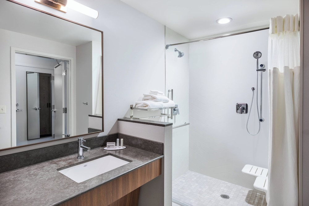 Fairfield Inn & Suites Houston Memorial City Area - photo 17
