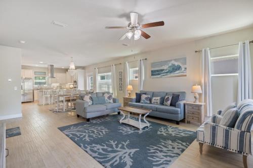 Arborgate Sunkissed Seahorse At 13987 Hanging Branch Way By Pkrm in Pensacola, United States