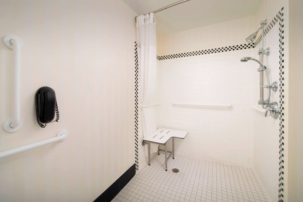 Fairfield Inn & Suites by Marriott Miami Airport South - photo 13