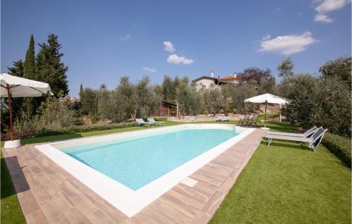 3 Bedroom Awesome Apartment In Marti Pi — 4-Star Luxury Hotel in Marti, Italy