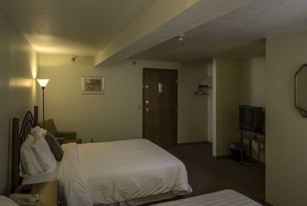 Sugarcreek Village Inn - photo 11