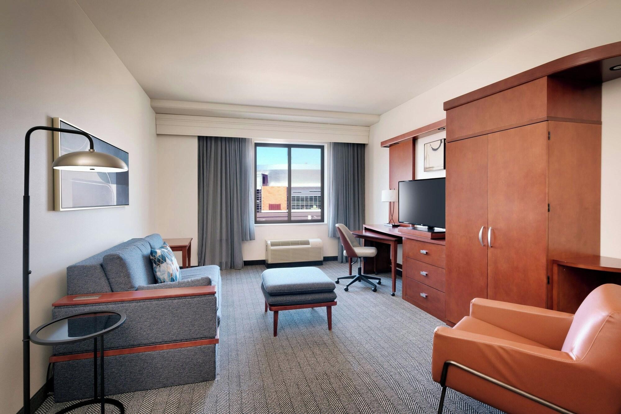 Courtyard by Marriott Lincoln Downtown - photo 8