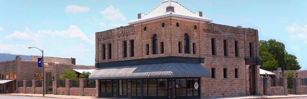 Eastburn Inn 21214758 — Jacksboro