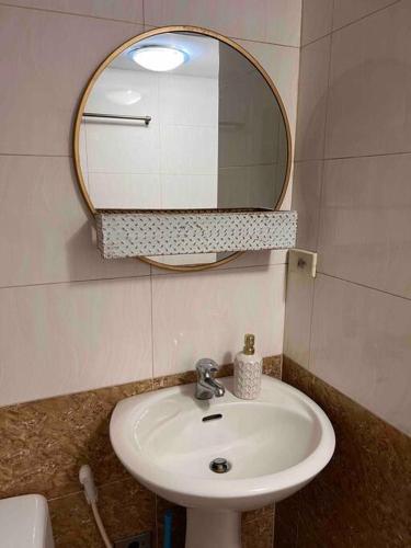 2BR spacious loft in QC short walk to M Place — 4-Star Luxury Hotel in Manila, Philippines