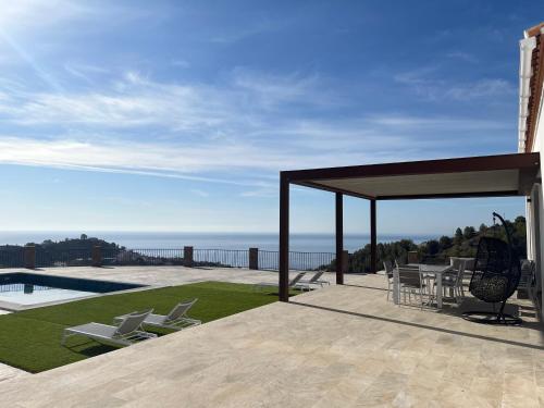 Vivienda en Granada Cortijo BalcA3n Cotobro AlmuA Accar Casa con piscina y vistas increA bles — 4-Star Luxury Hotel in Granada, Spain