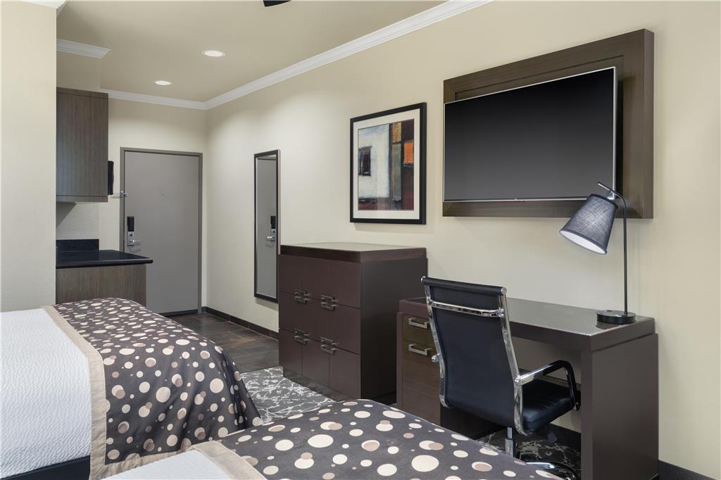 Best Western Premier Crown Chase Inn & Suites - photo 20