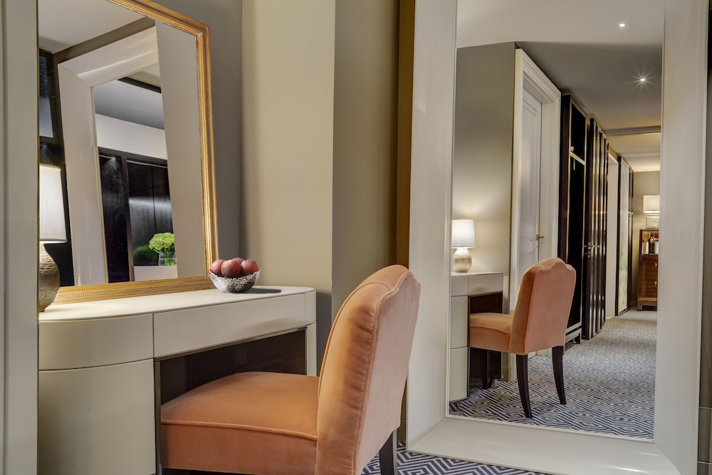 The Carlyle A Rosewood Hotel - photo 13