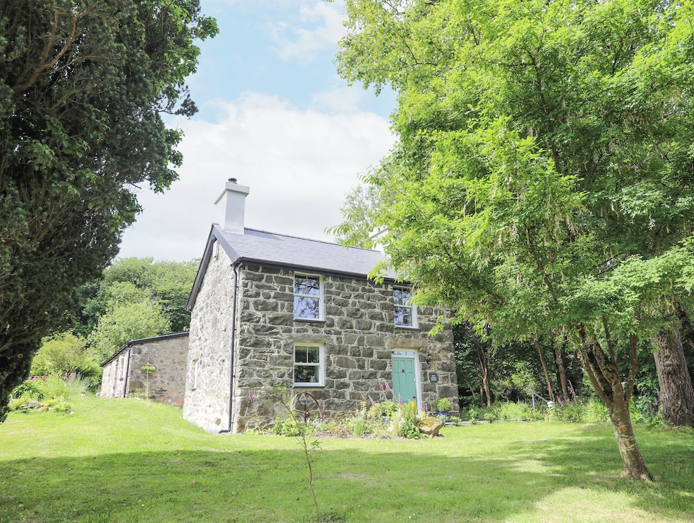 Bryn Moelyn Cottage — 4-Star Luxury Hotel in Pwllheli, United Kingdom