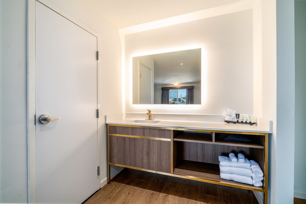Trend Hotel at LAX Airport - photo 21