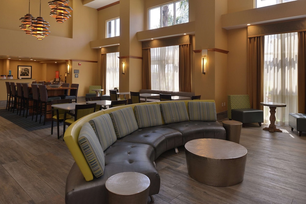 Hampton Inn & Suites Bakersfield North Airport - photo 3
