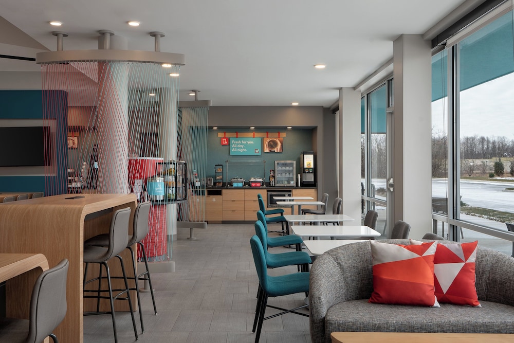 avid hotel Oak Creek by IHG - photo 45