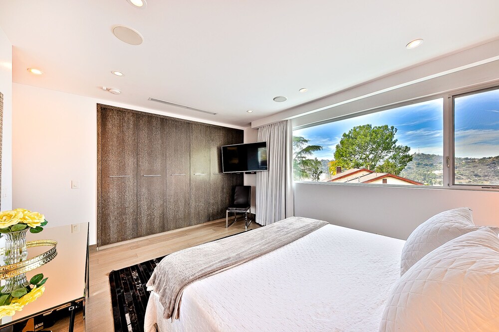 Hollywood Estate With Stunning Views - photo 7