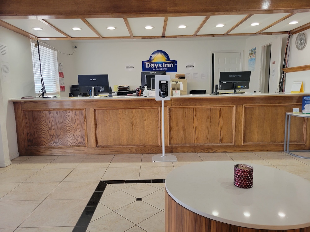 Days Inn by Wyndham Woodward OK - photo 3