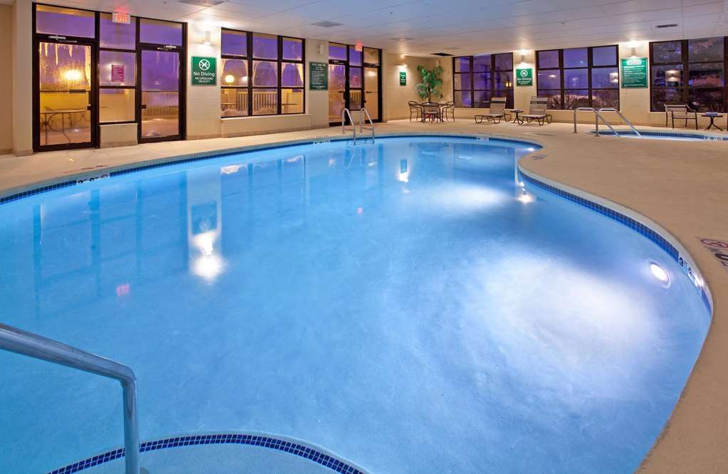 La Quinta Inn & Suites by Wyndham Des Moines West Clive - photo 20