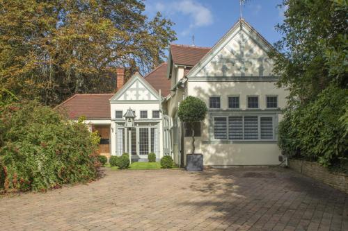 Beautiful Secluded 2 Bedroom Coach House — 4-Star Luxury Hotel in Nottingham, United Kingdom