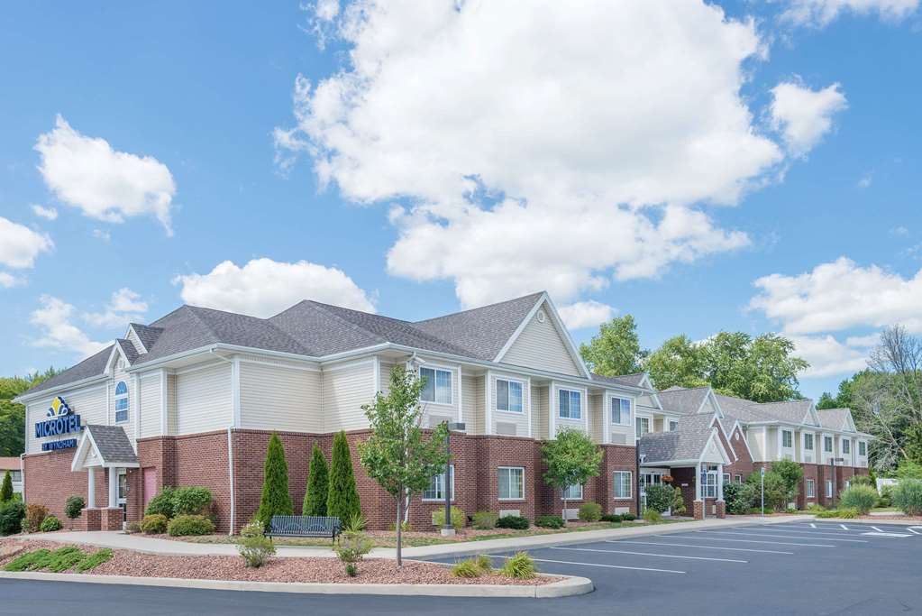 Microtel Inn & Suites by Wyndham Chili Rochester Airport - featured photo