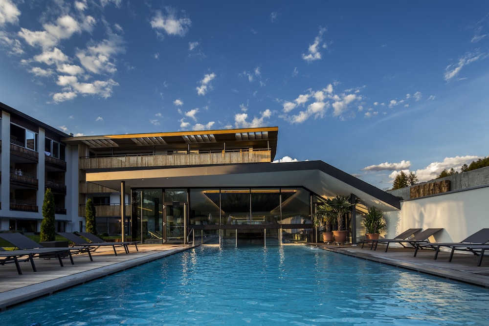 Hotel Petrus - carbon neutral hotel in Brunico