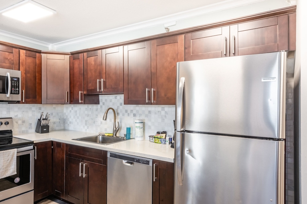 Breezy 12th Floor Waikiki Condo with FREE Parking by Koko Resort Vacation Rentals - photo 6