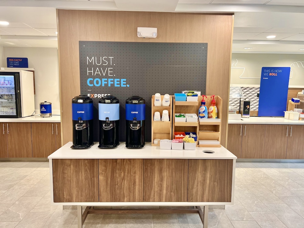 Holiday Inn Express Madison by IHG - photo 31