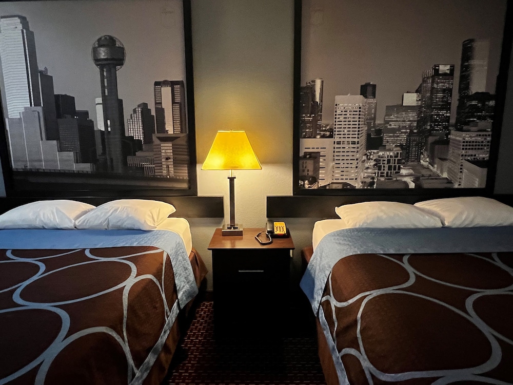 Super 8 by Wyndham Center - photo 19