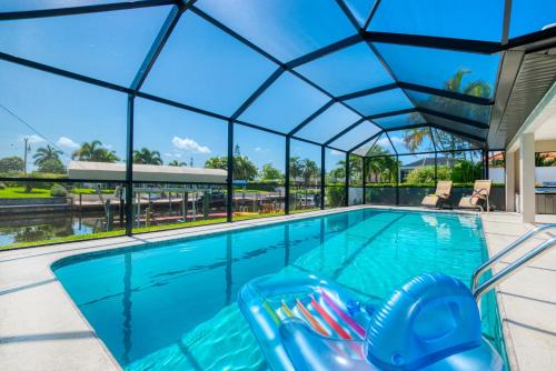 Villa Boaters Dream 3 Beds 2 Baths 8 Guests Gulf Access & Pool Spa Incl.10 Off Boat Rental — 4-Star Luxury Hotel in Cape Coral, United States