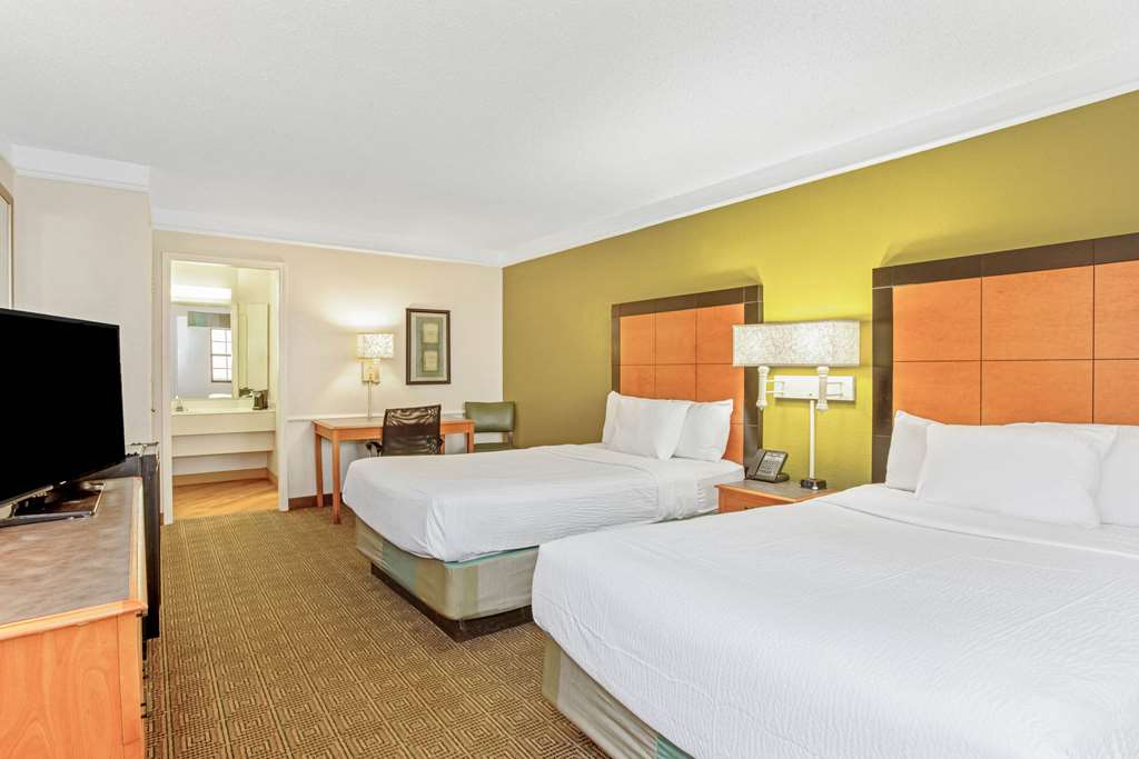 La Quinta Inn by Wyndham Orlando Airport West - photo 10