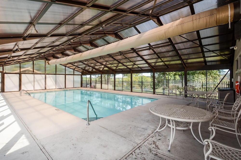 Sweet Clover Indoor Pool HOT TUB Area Resort Style Center of Branson Branson - photo 25