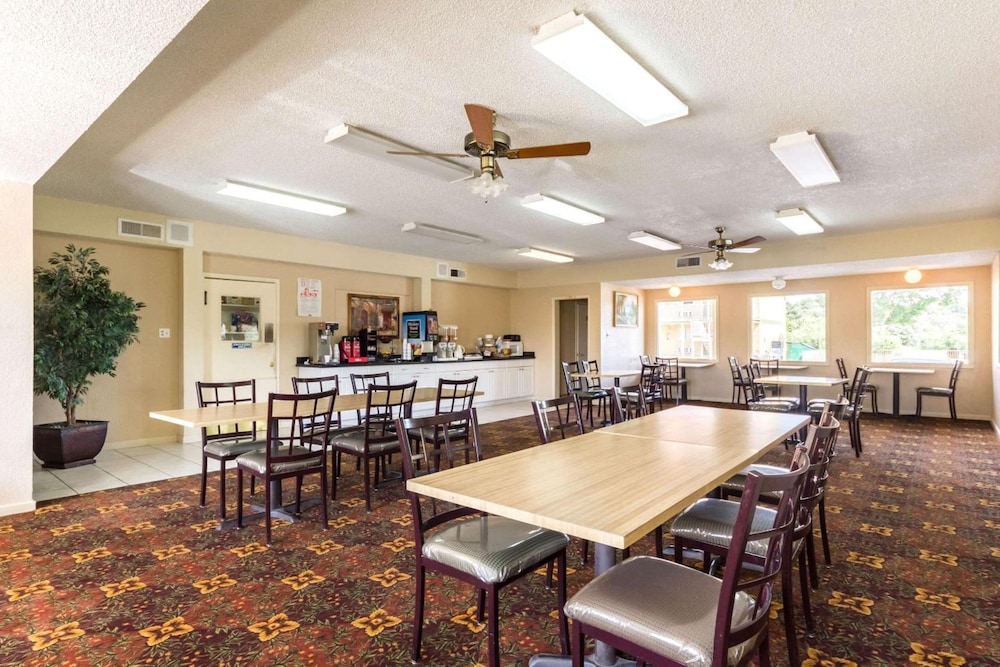 HillView Inn - photo 37