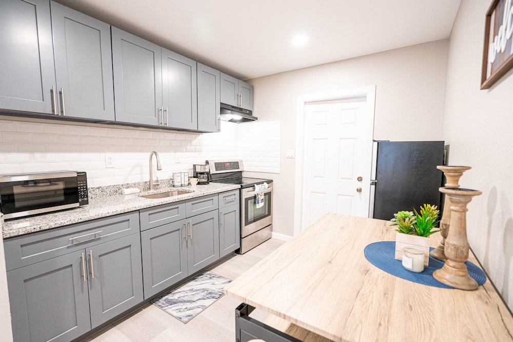 University Serenity Suites 14th - photo 19