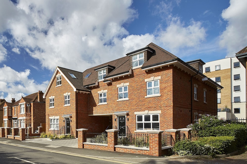 Imperial Court by Viridian Apartments — 4-Star Luxury Hotel in Maidenhead, United Kingdom
