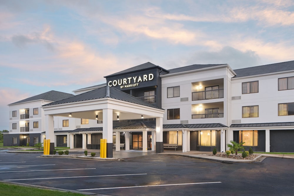 Courtyard By Marriott Florence — Florence