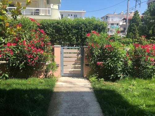 Renovated Apartment with Garden And Parking Space — 4-Star Luxury Hotel in Peraia, Greece