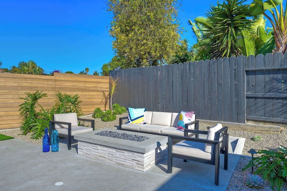 Immaculate 3 BDR in Oceanside Private Pool & Spa - photo 29