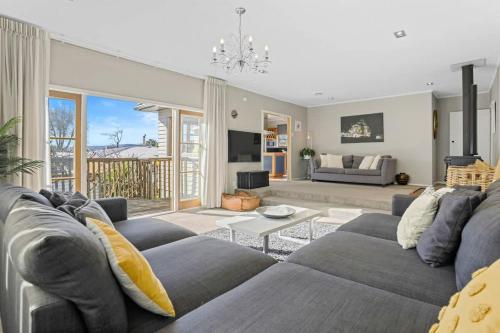 Zodiac Bay Lake Retreat in Rotorua, New Zealand