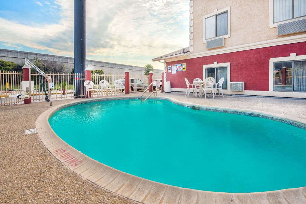 Super 8 by Wyndham San Antonio I 35 North - photo 7