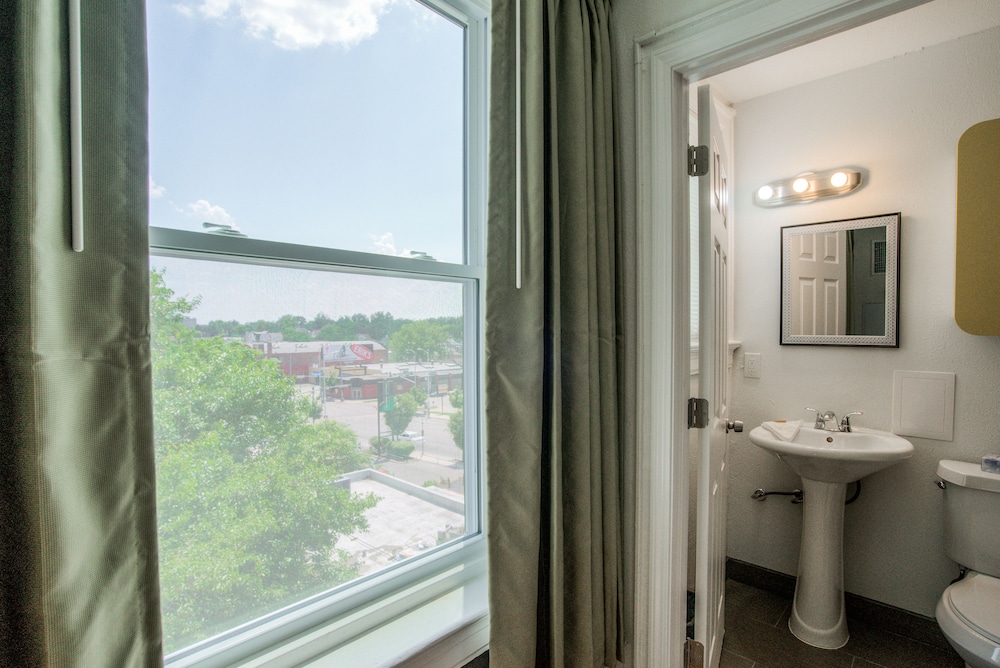 Quality Inn & Suites Kansas City Downtown - photo 48